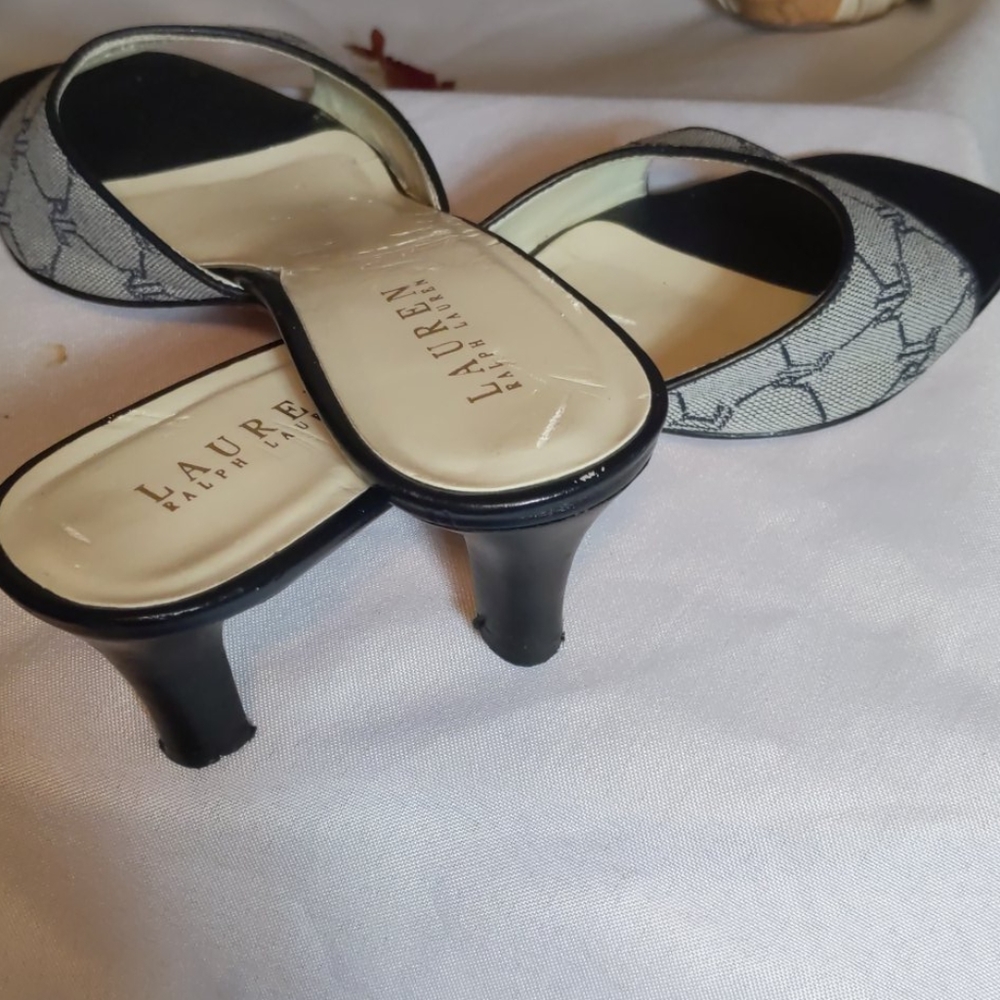 Lauren Ralph Lauren ladies slip on - Picture 3 of 10